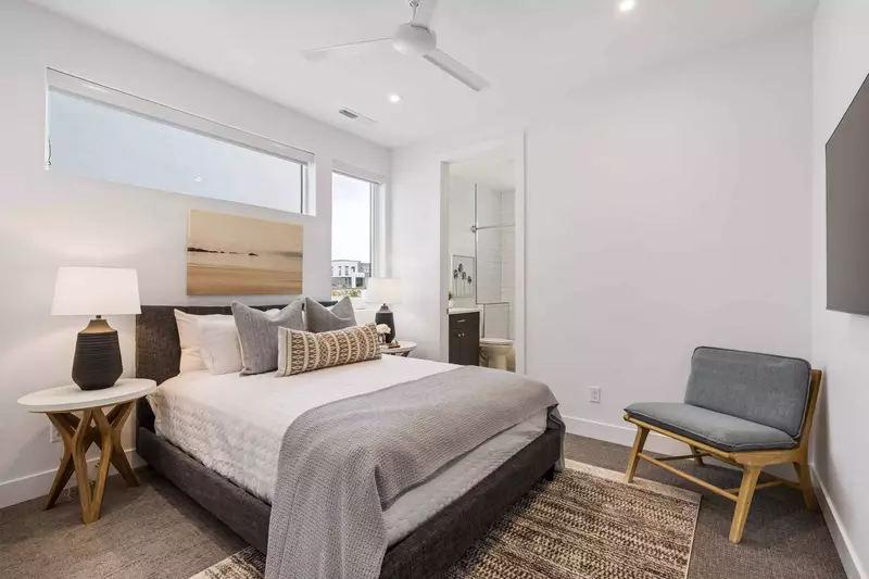 Queen Bedroom