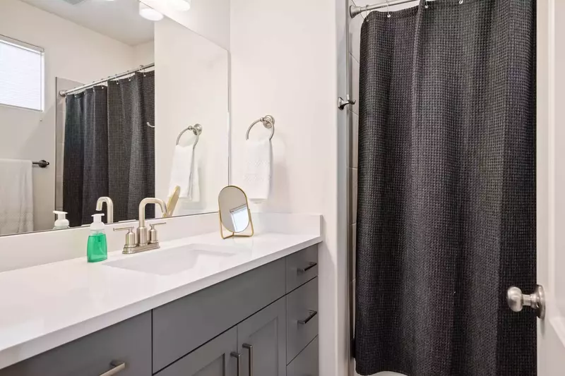 Queen Bedroom Bath