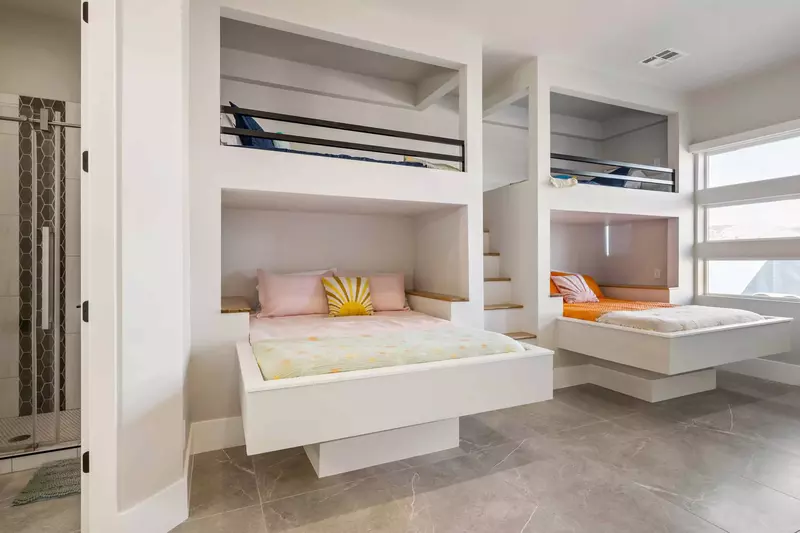 Twin / Full Bunk Room