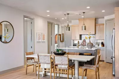 Kitchen/Dining Area