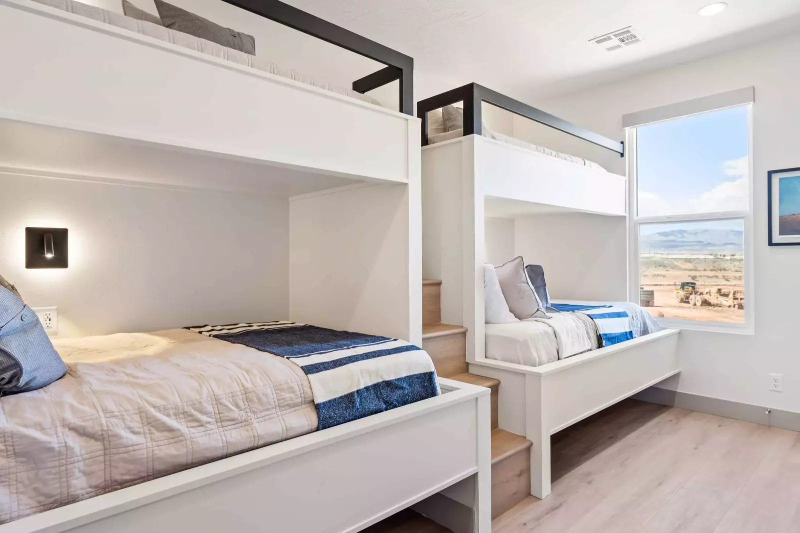 2 Twin/Queen Bunks