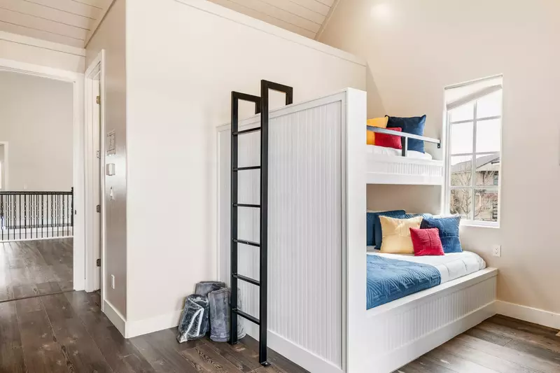 3 Full/Full Bunks, 1 Twin Bunk Room