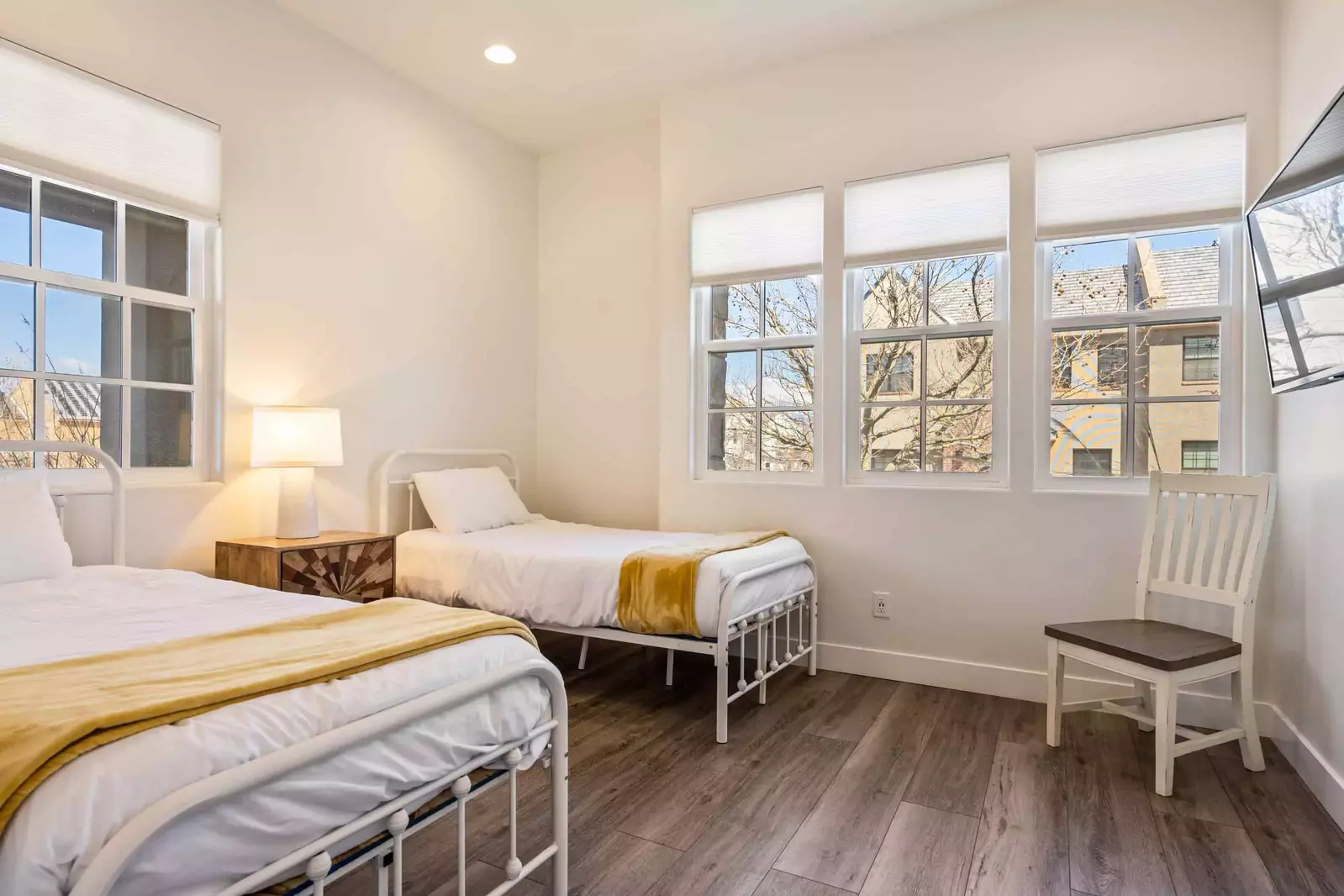 2 Twin Beds
