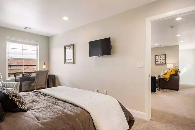 Queen Bedroom