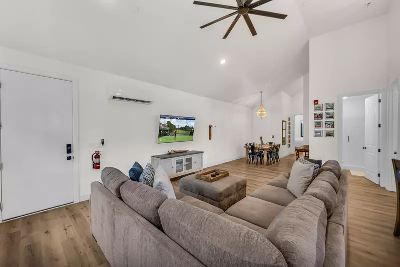 Casita Living / Dining Room