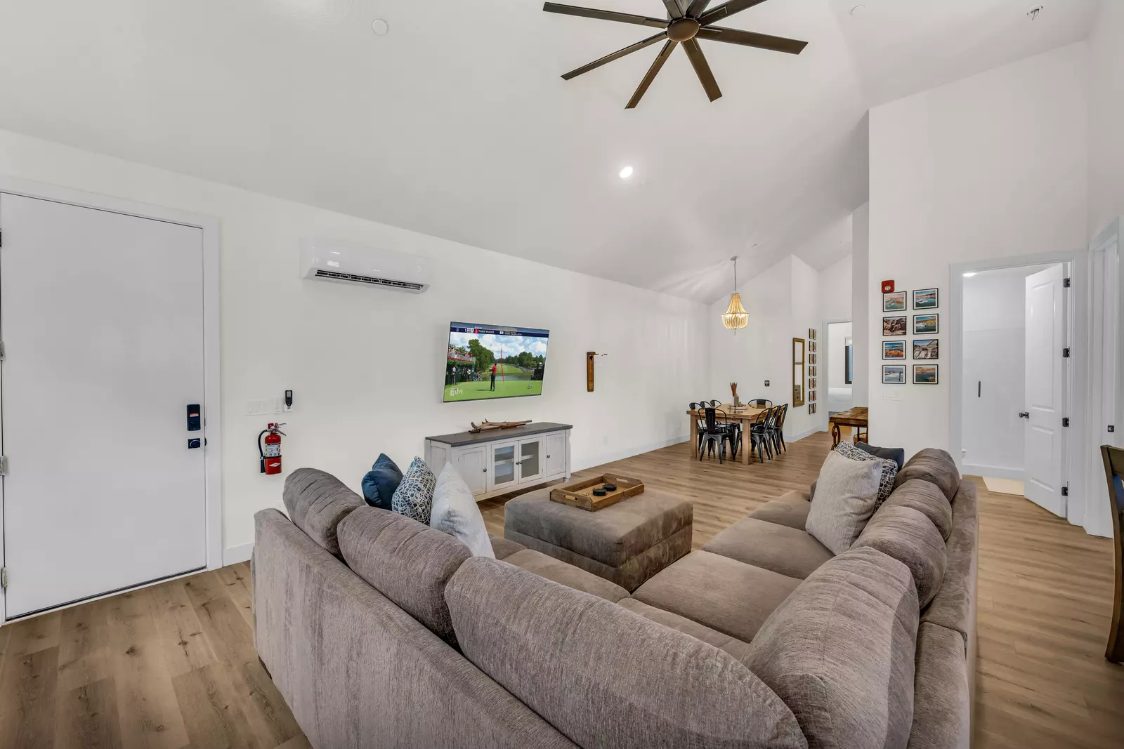 Casita Living / Dining Room