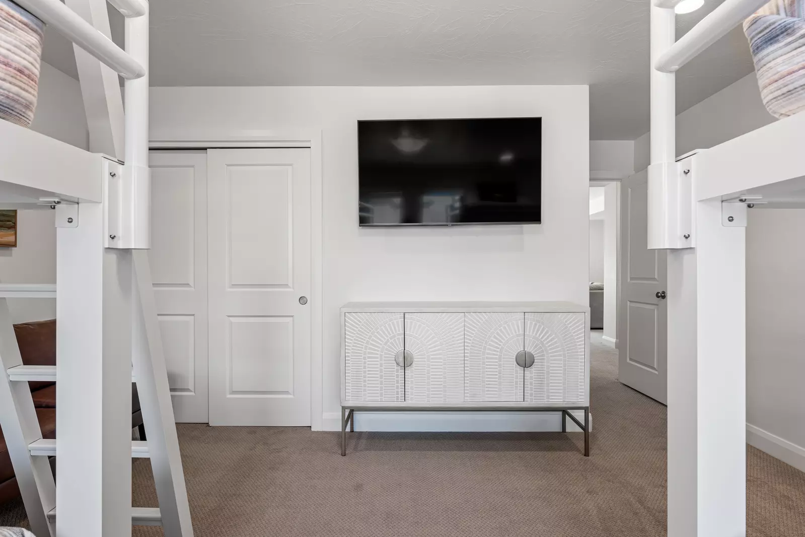 Bunkroom Closet and TV