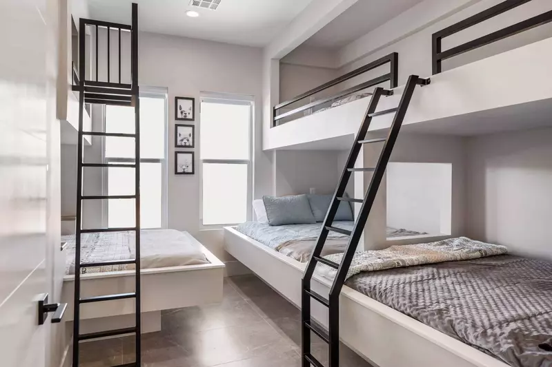 Twin / Full Bunk Room