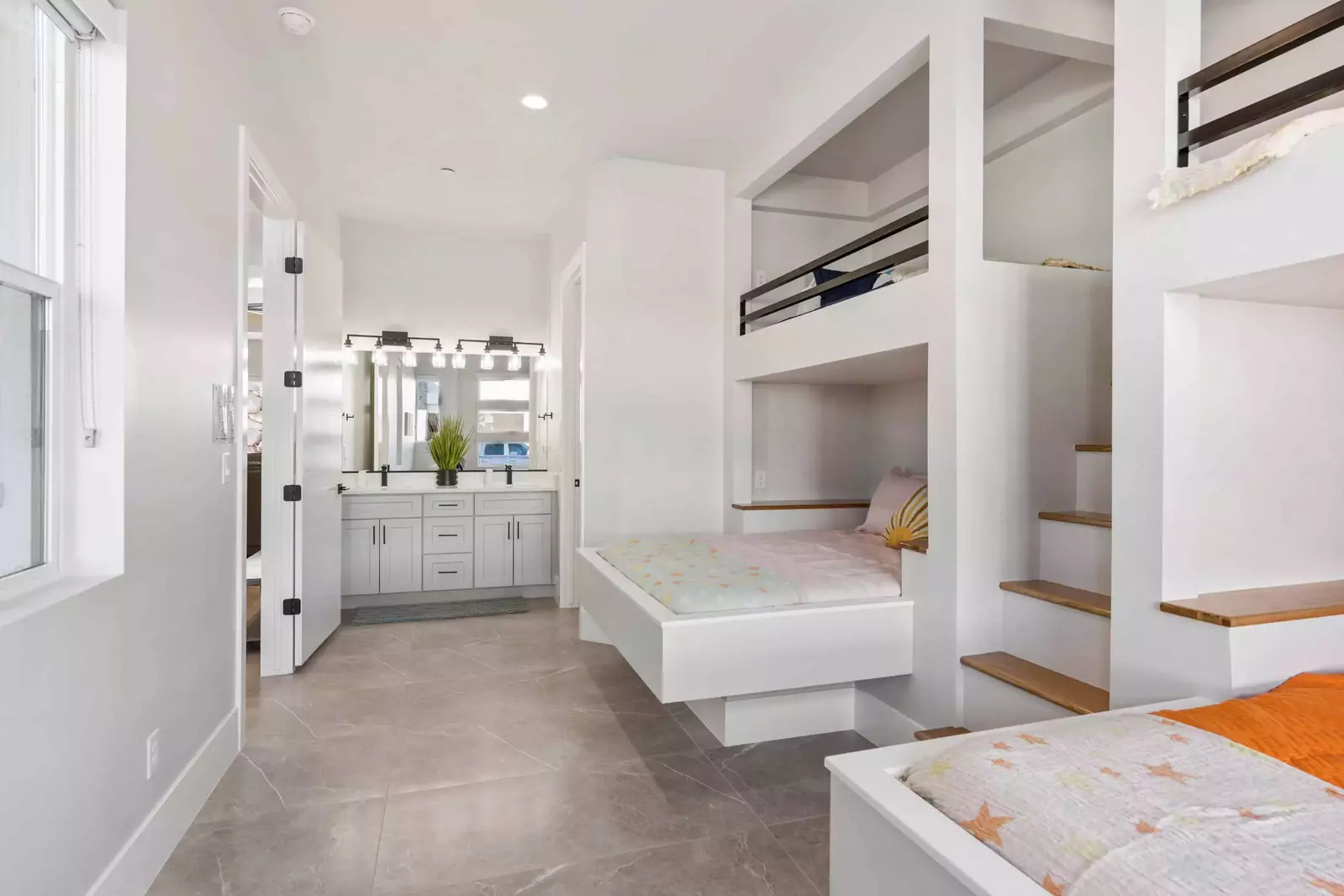 Twin / Full Bunk Room