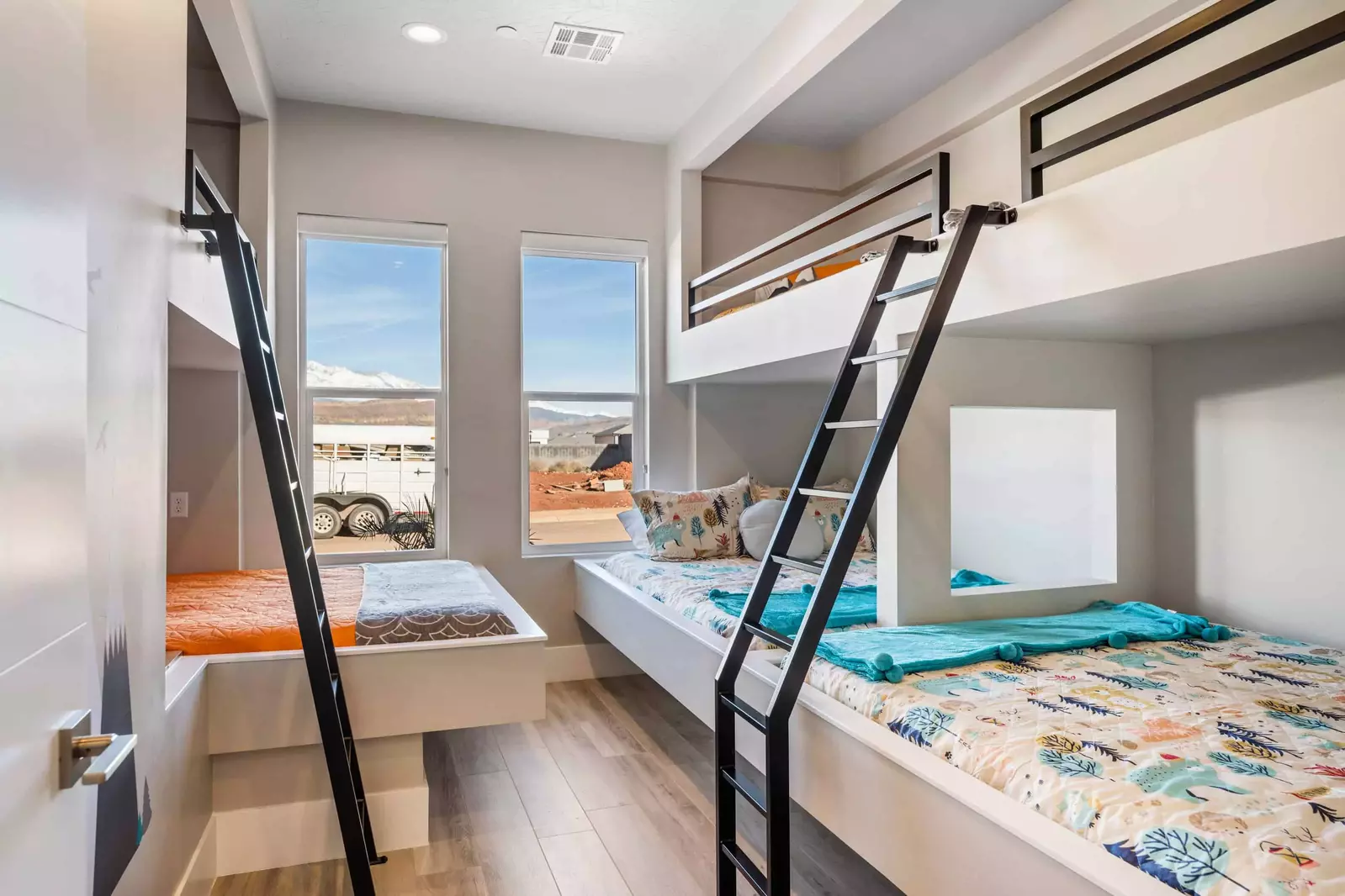 Twin / Full Bunk Room
