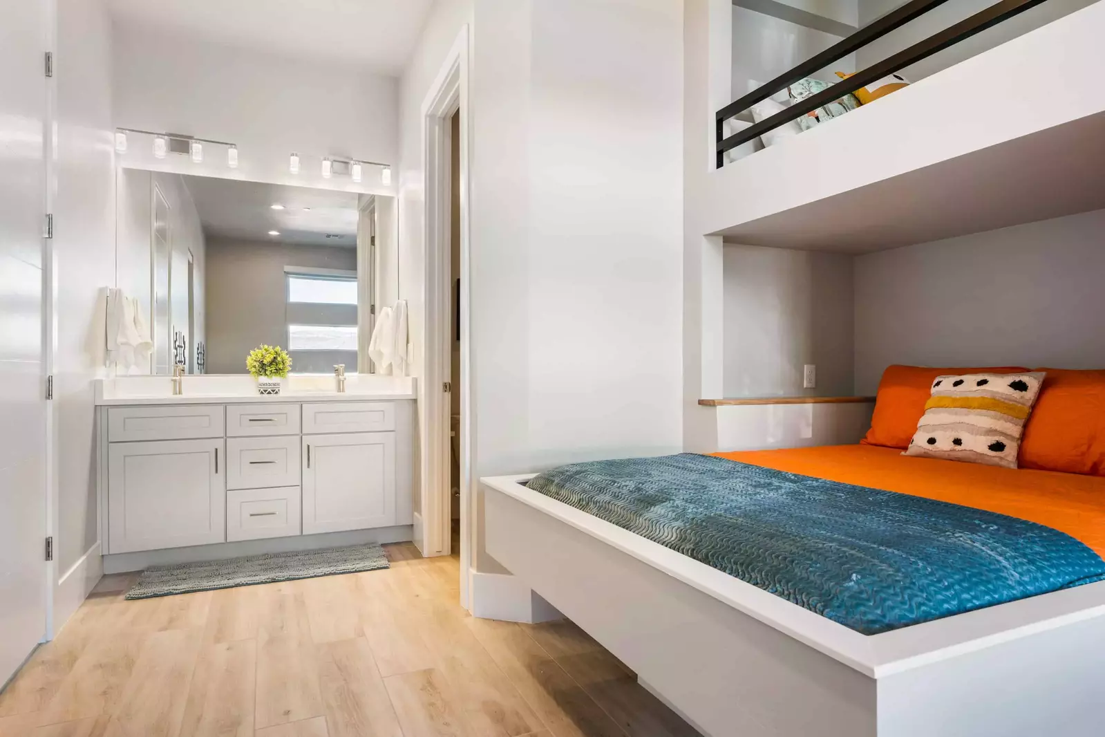 Twin / Full Bunk Room