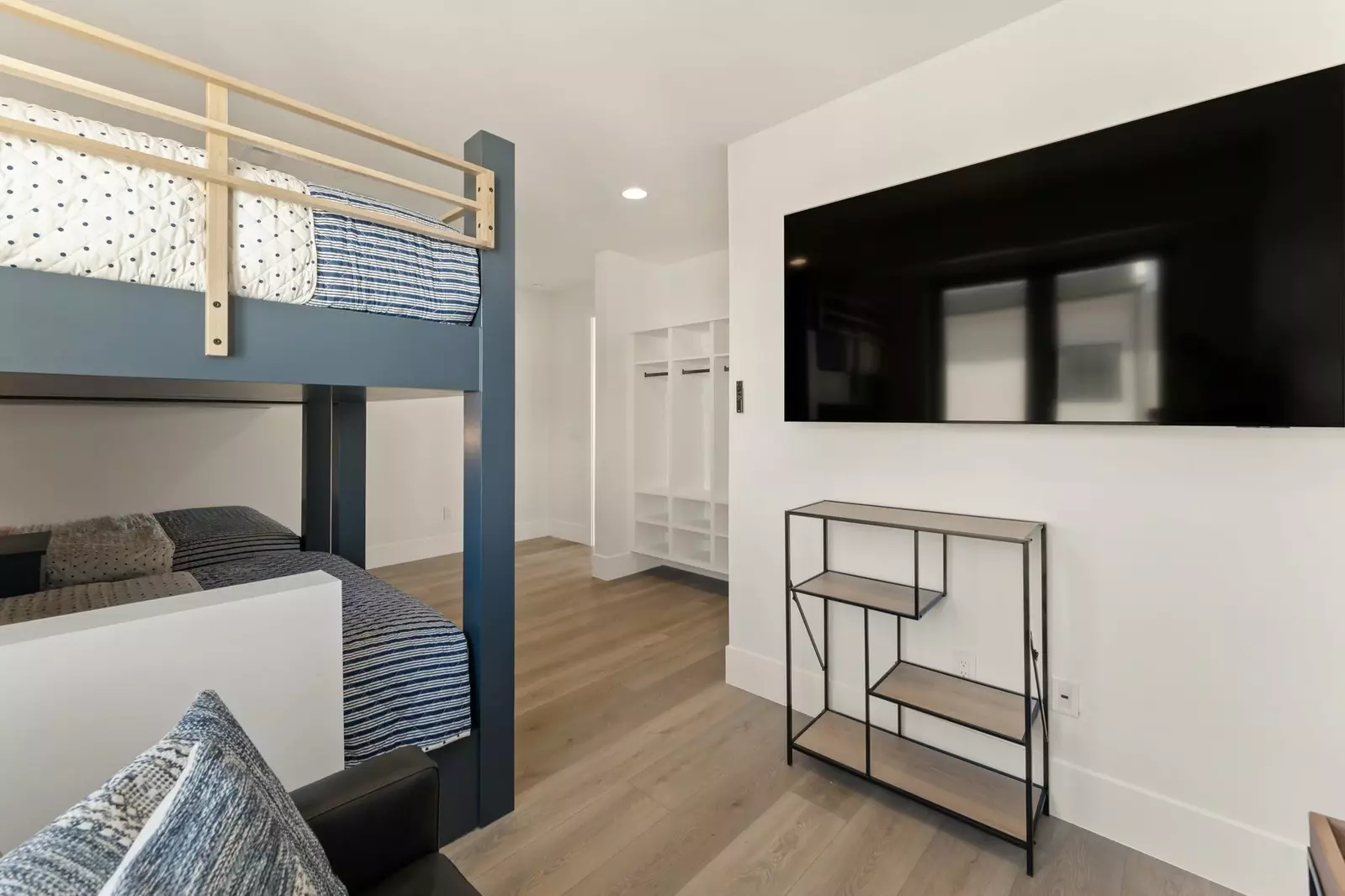 2 Queen over Queen Bunk Room