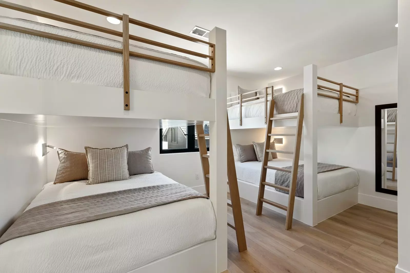 2 Queen over Queen Bunk Room