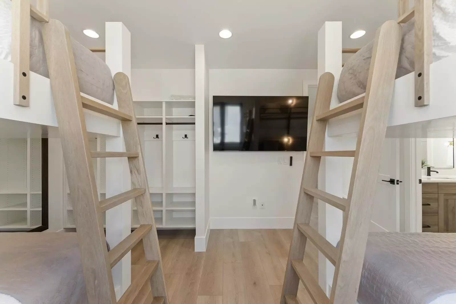 2 Queen over Queen Bunk Room
