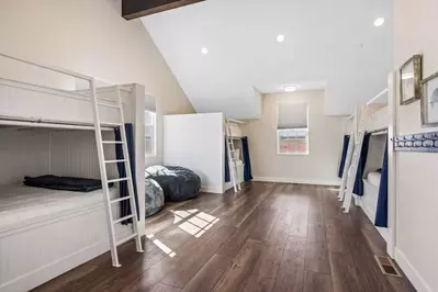 Full/Queen Bunks