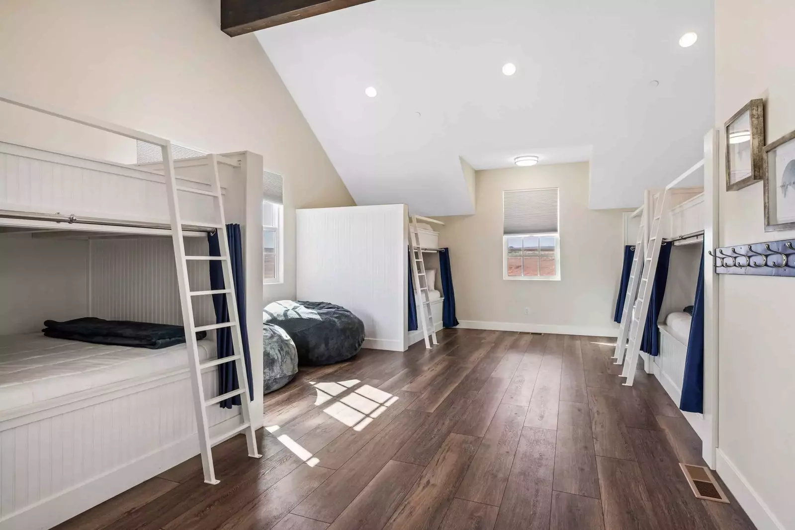 Full/Queen Bunks
