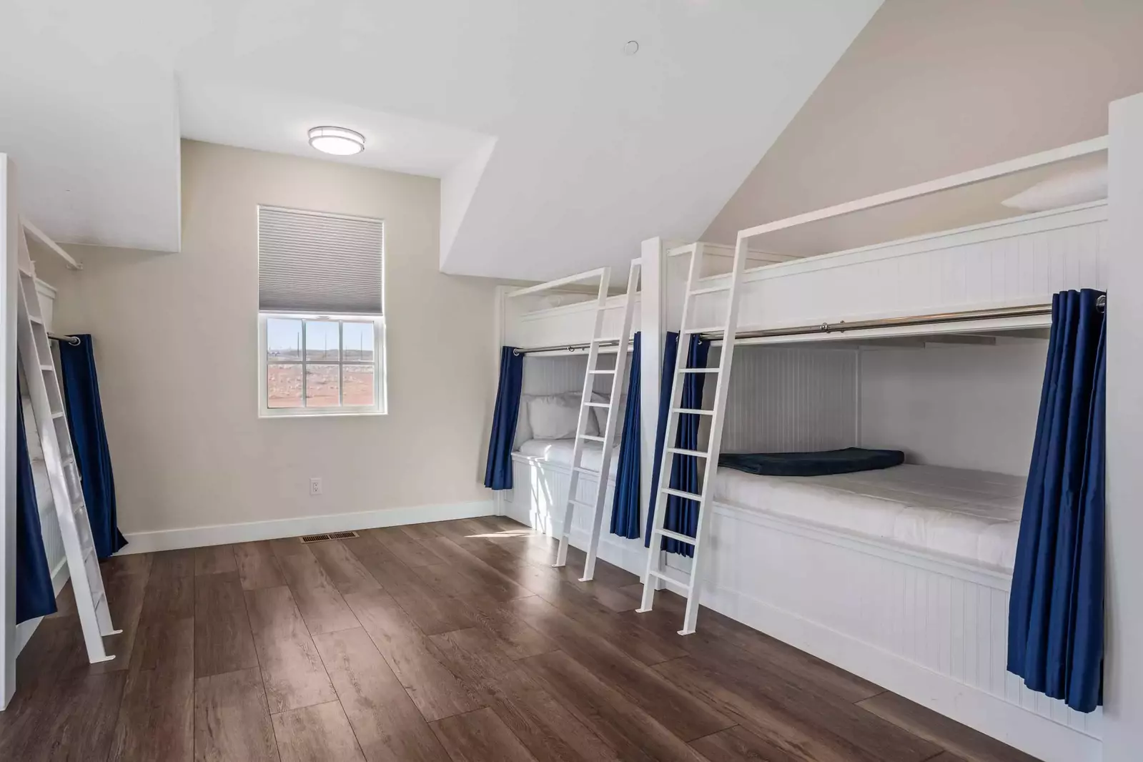 Full/Queen Bunks
