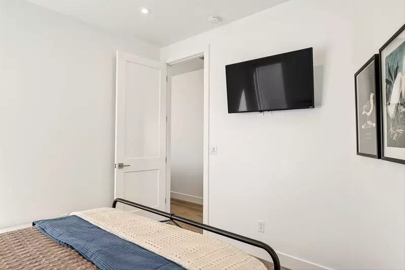 Queen Bedroom