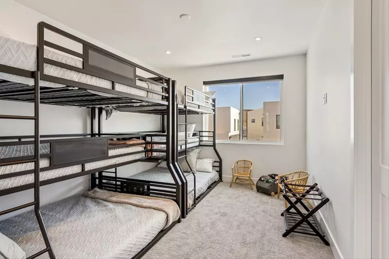 2F/T/Q, 2T Rollaway Bunk Rooom