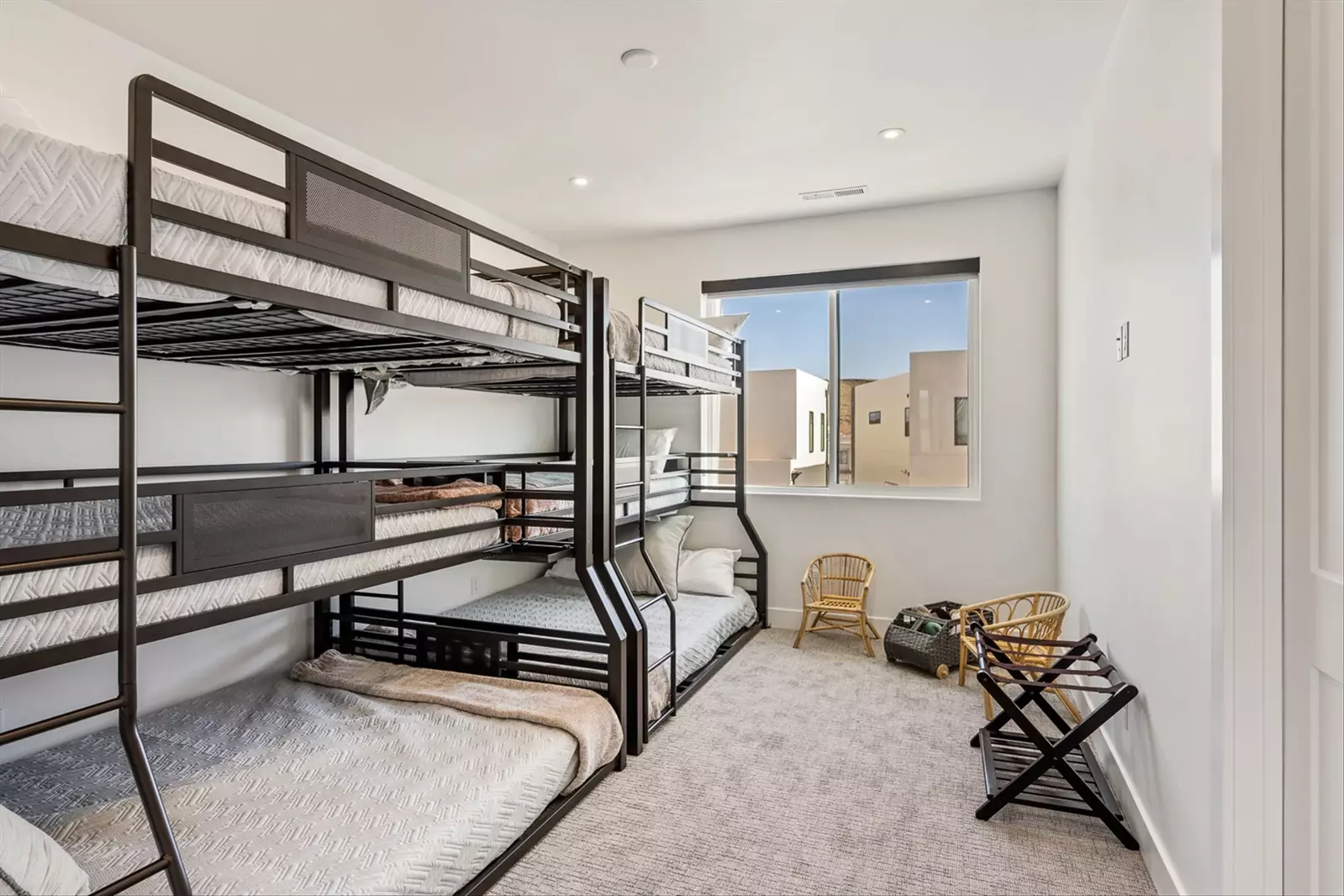 2F/T/Q, 2T Rollaway Bunk Rooom