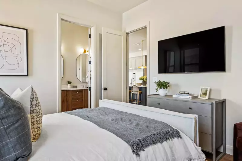 Queen Bedroom