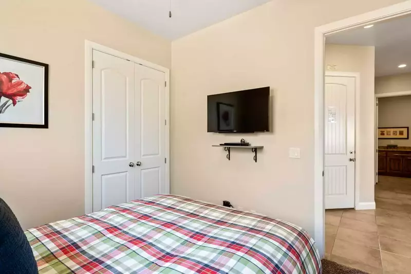 Queen Bedroom