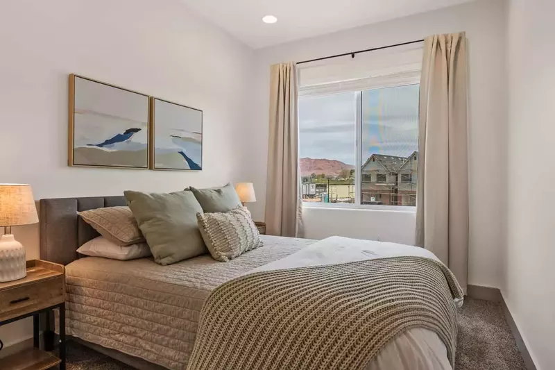 Queen Bedroom