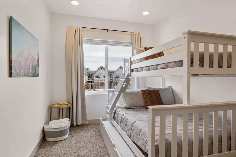 Twin Full Bunk Room