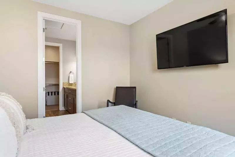Queen Bedroom
