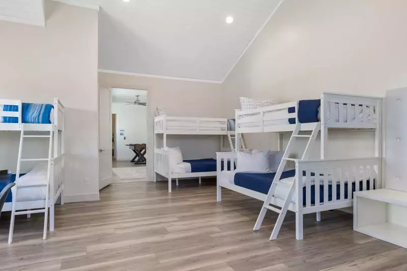 5 Twin / Full Bunk Room