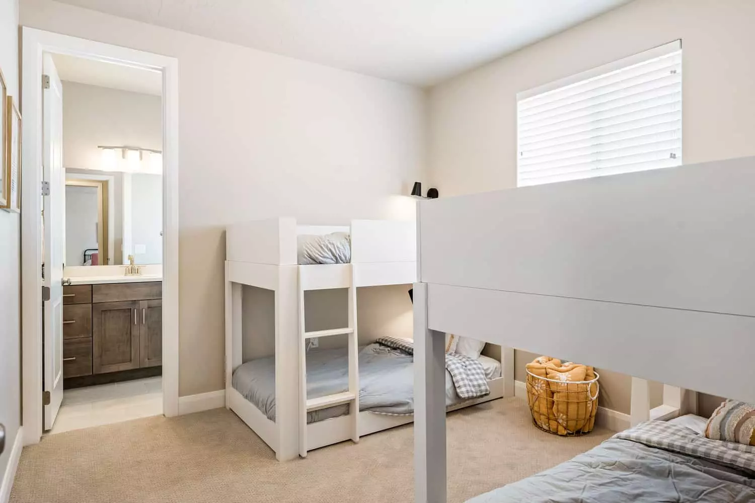 Twin / Twin Bunk Room