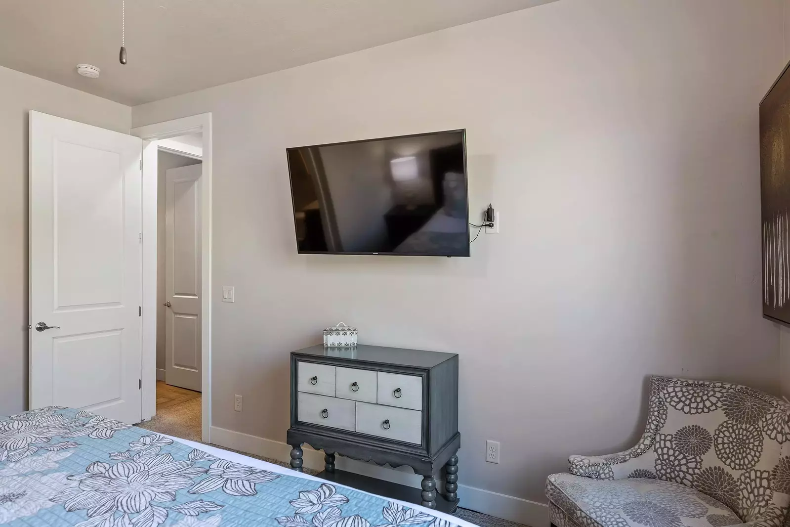 Queen Bedroom