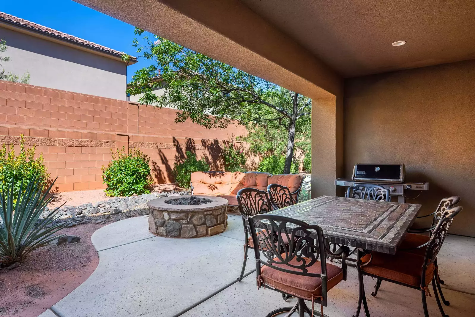 BBQ Grill and Fire Pit