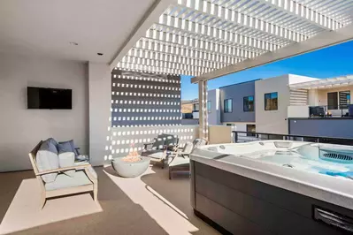 Private Hot Tub / Pergola