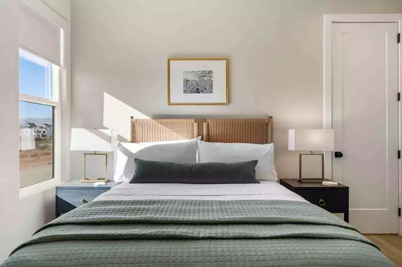 Queen Bedroom