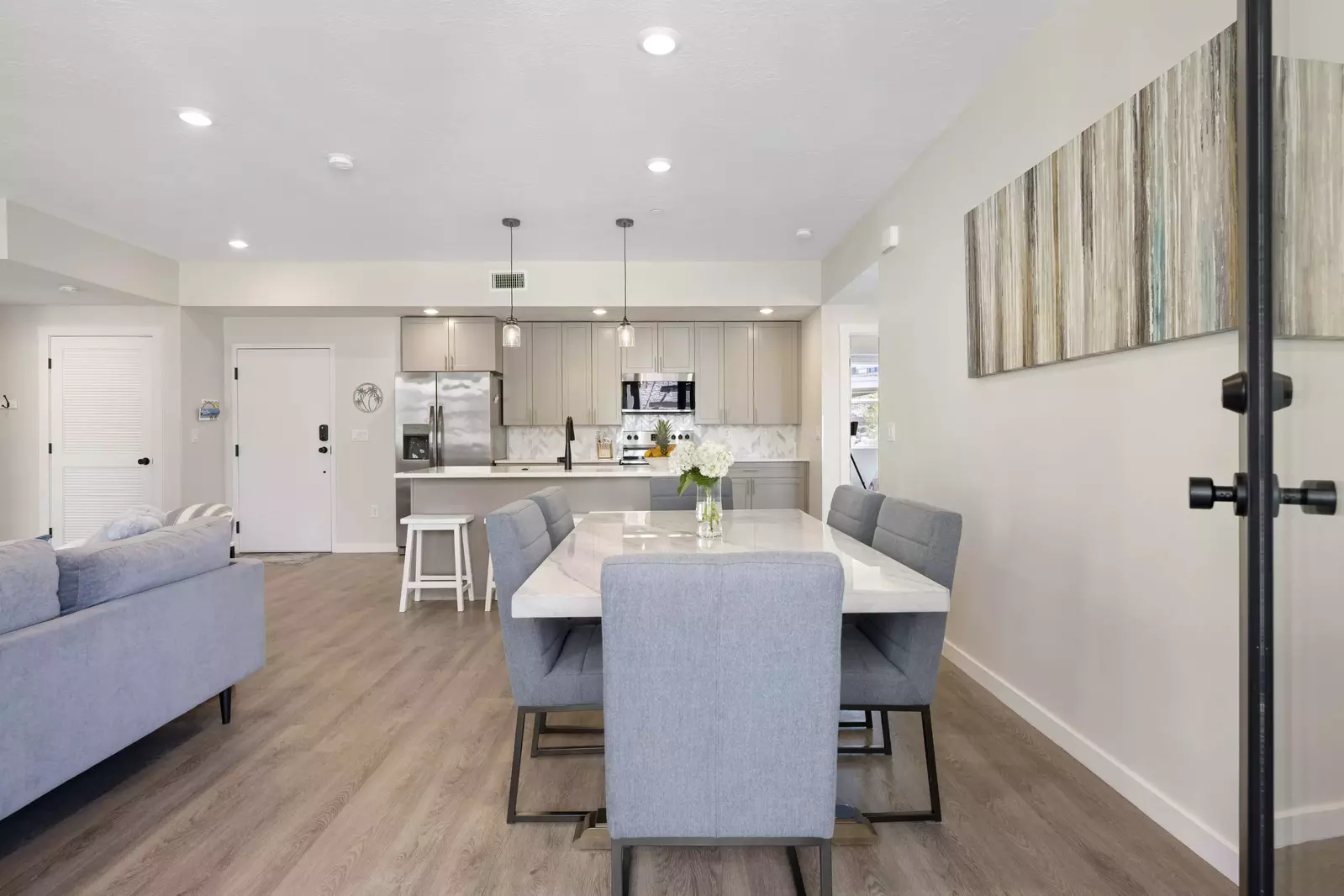 Dining Table / Kitchen