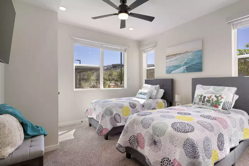 2 Twin Beds