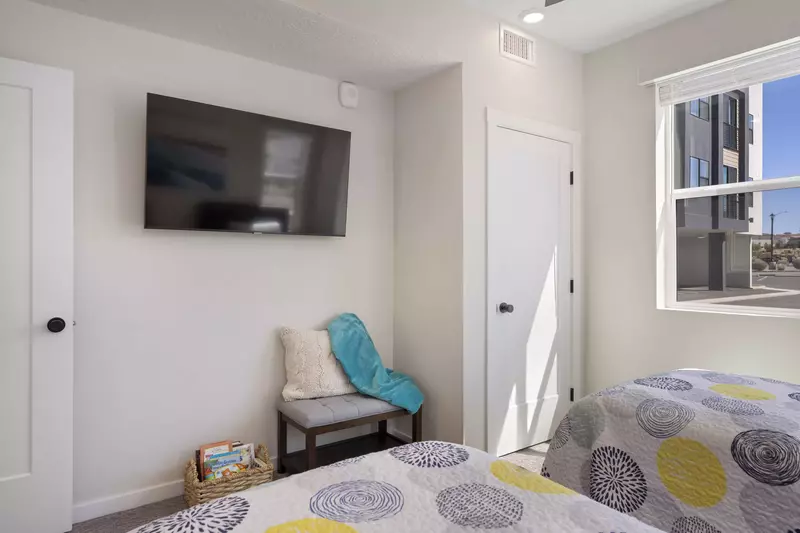 2 Twin Beds