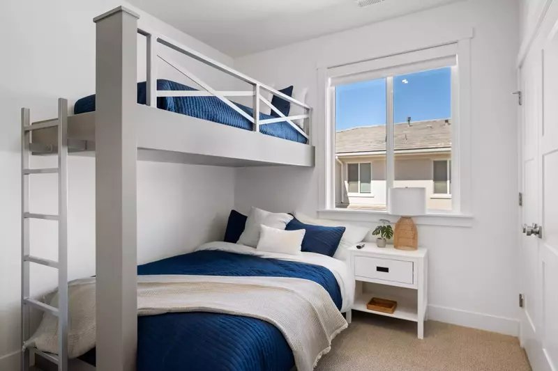 Twin/Queen Bunk Room