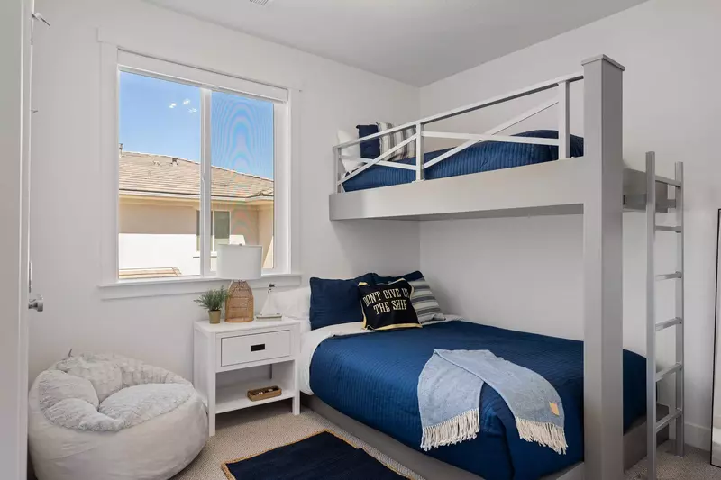 Twin/Queen Bunk Room