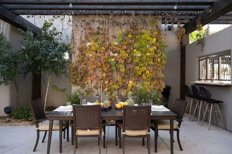 Courtyard Seating