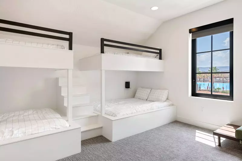 2 Twin/Double Bunks