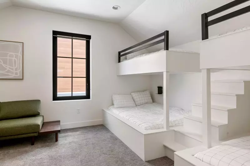 2 Twin/Double Bunks