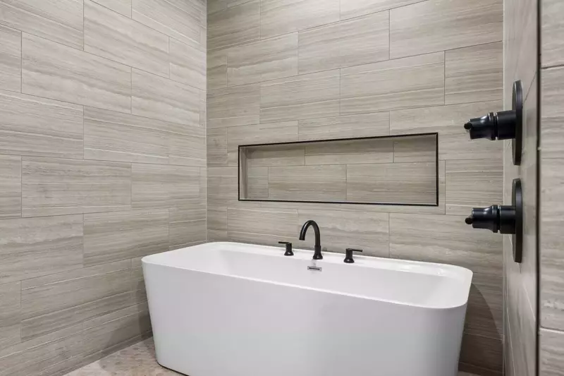 Bathtub