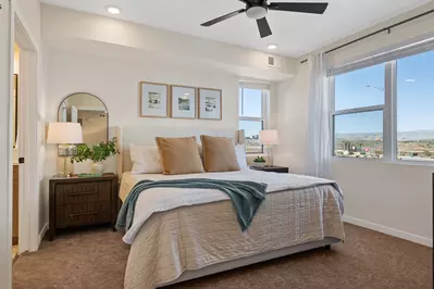 King Bedroom / Attached Bathroom