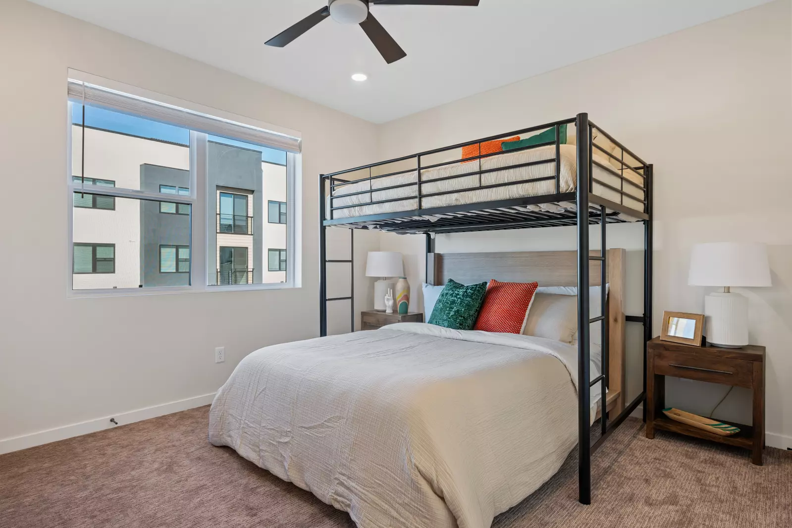 Full / Queen Bunkroom
