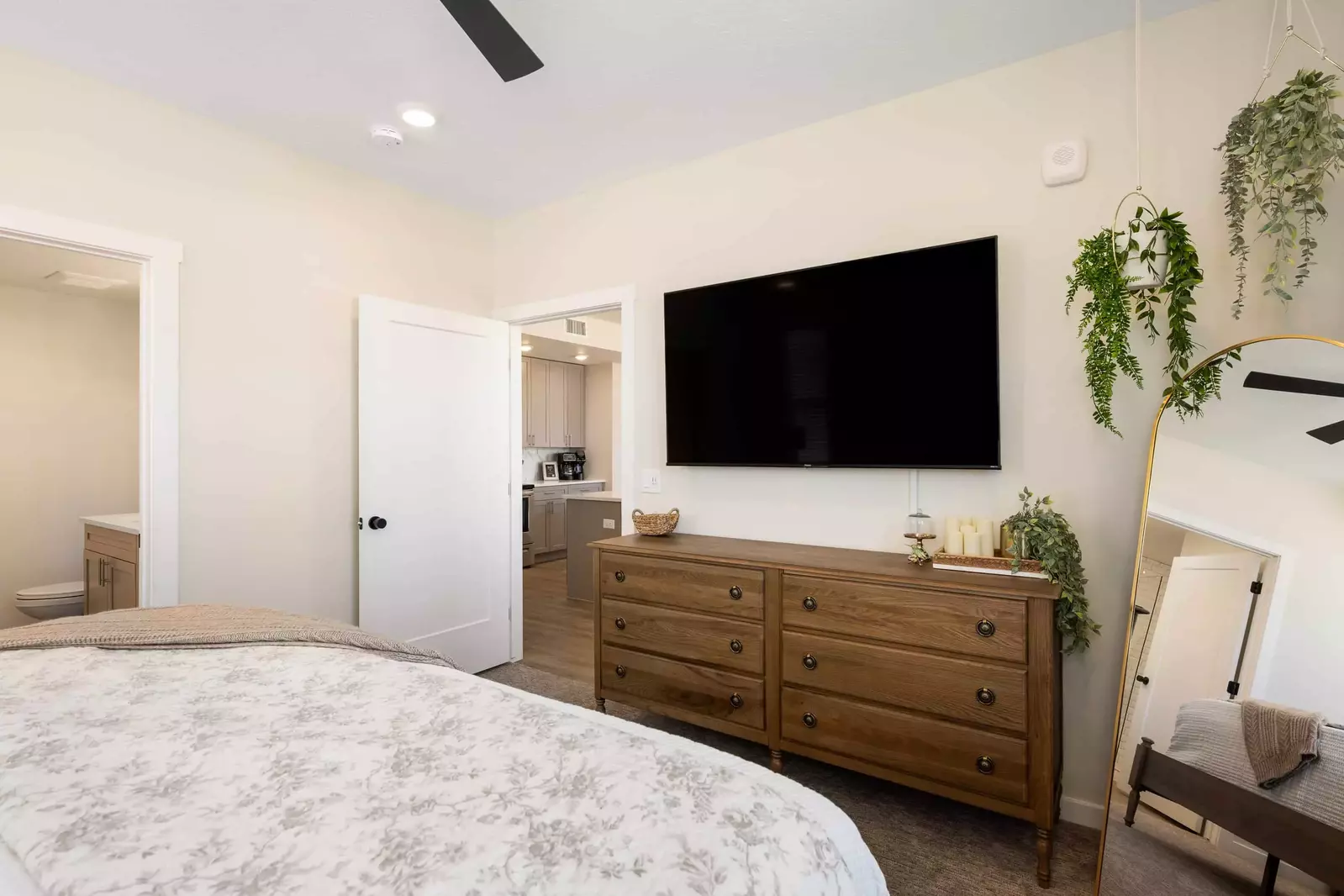 Queen Bedroom