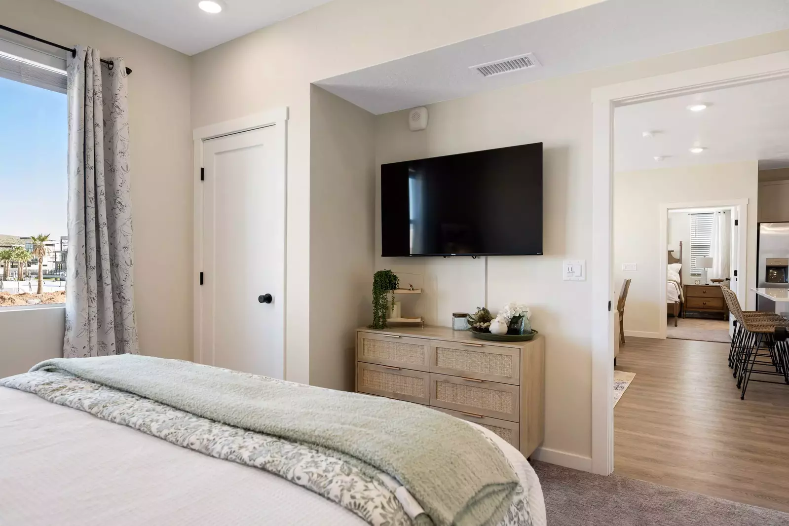 Queen Bedroom