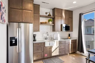 Kitchen (No Stove)