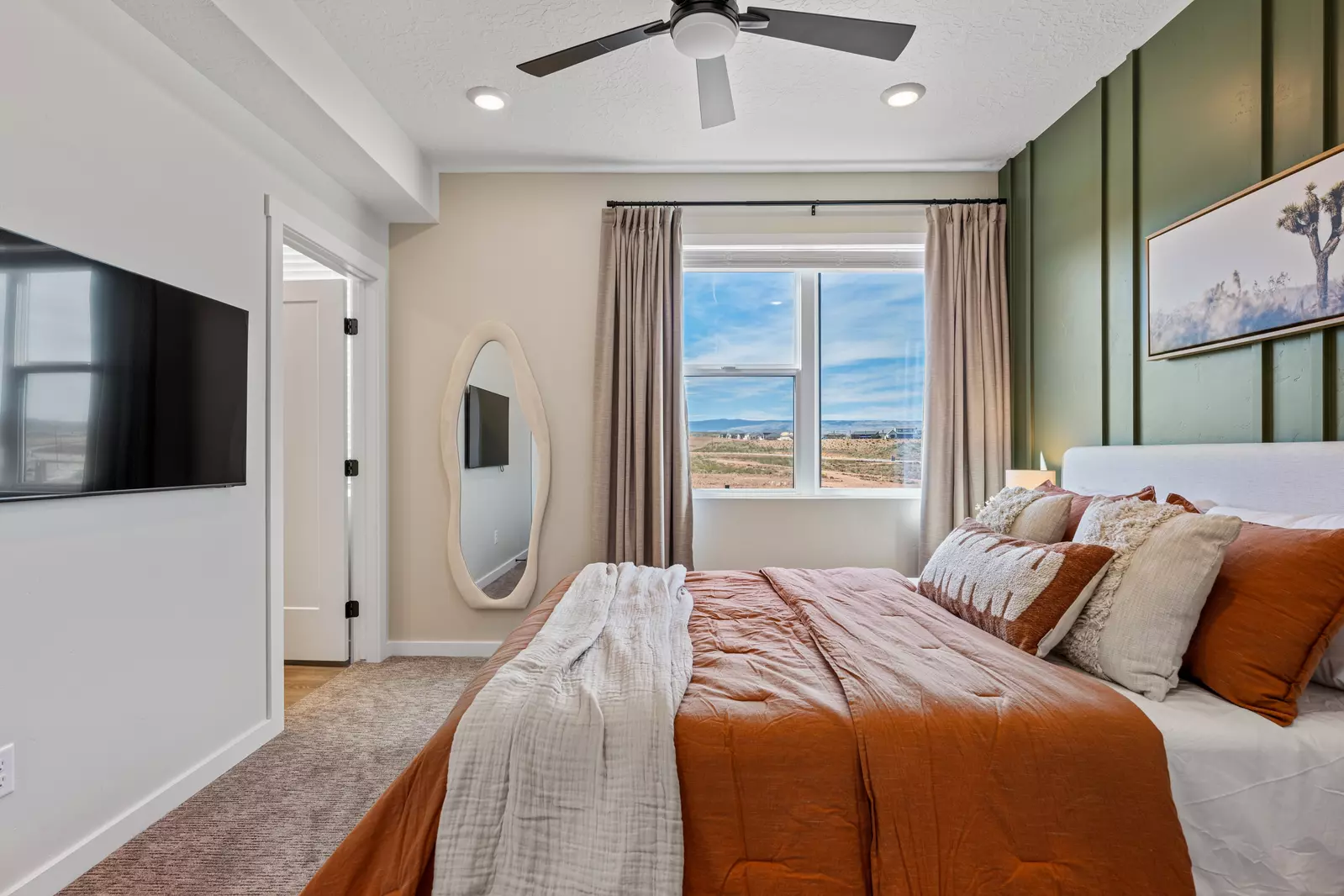 Queen Bedroom